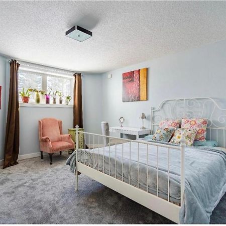 Elegant Garden Suite&2Mins Bus Station Close Lrt& Free Parking YYC المظهر الخارجي الصورة