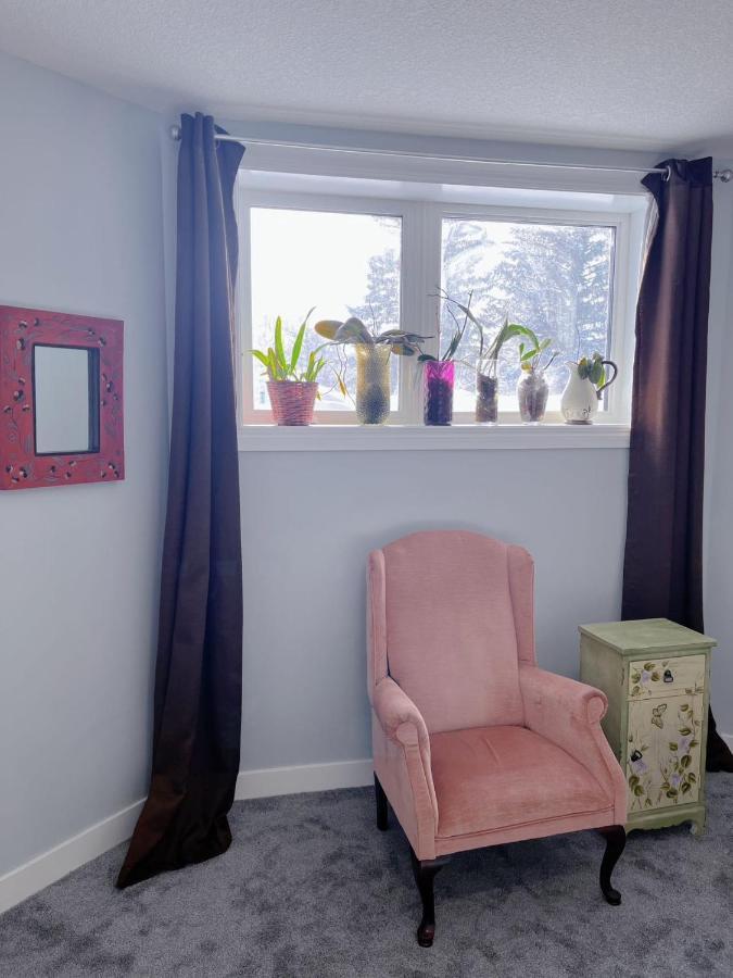 Elegant Garden Suite&2Mins Bus Station Close Lrt& Free Parking YYC المظهر الخارجي الصورة