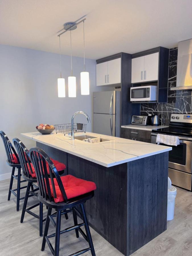Elegant Garden Suite&2Mins Bus Station Close Lrt& Free Parking YYC المظهر الخارجي الصورة
